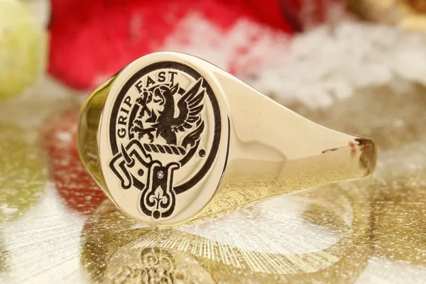 The Timeless Elegance of the O’Kelly Signet Ring: A Symbol of Heritage and Craftsmanship O'Kelly Signet Ring